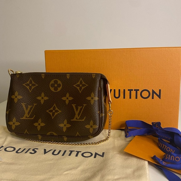 Louis Vuitton Handbags - SOLD ❌ BRAND NEW Louis Vuitton Mini Pochette